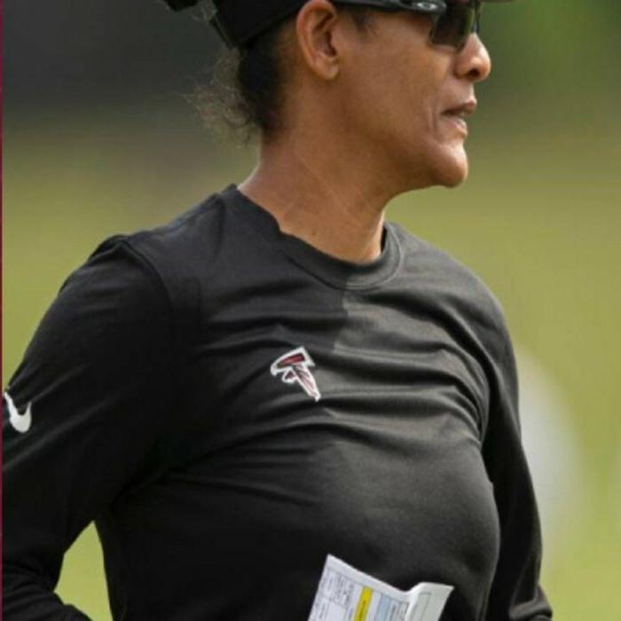 Angela Rowe Selected To Serve As Coaching Fellow With 的 Chicago Bears